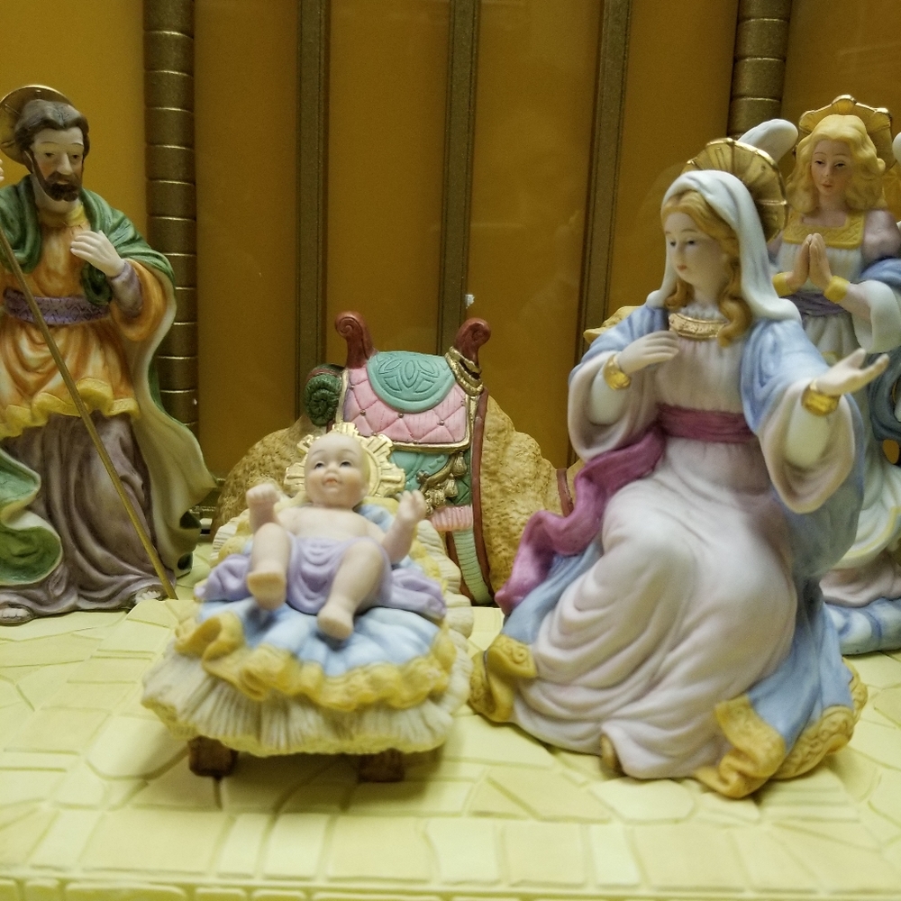 Nativity Set - Picture 4 of 5